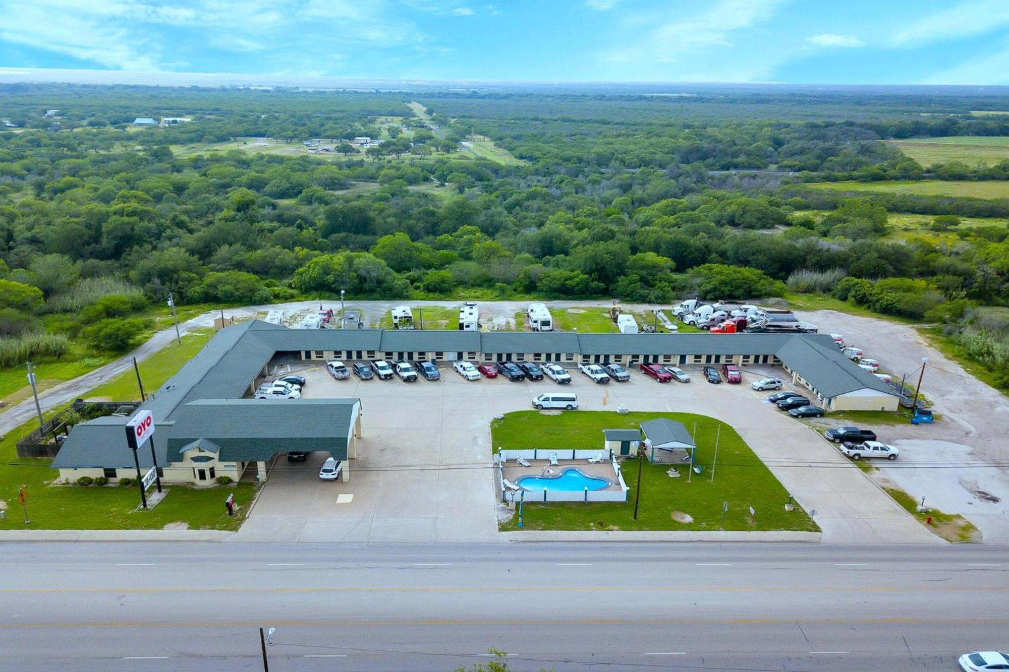 Three Rivers Executive Inn & Suites By Oyo Exterior foto
