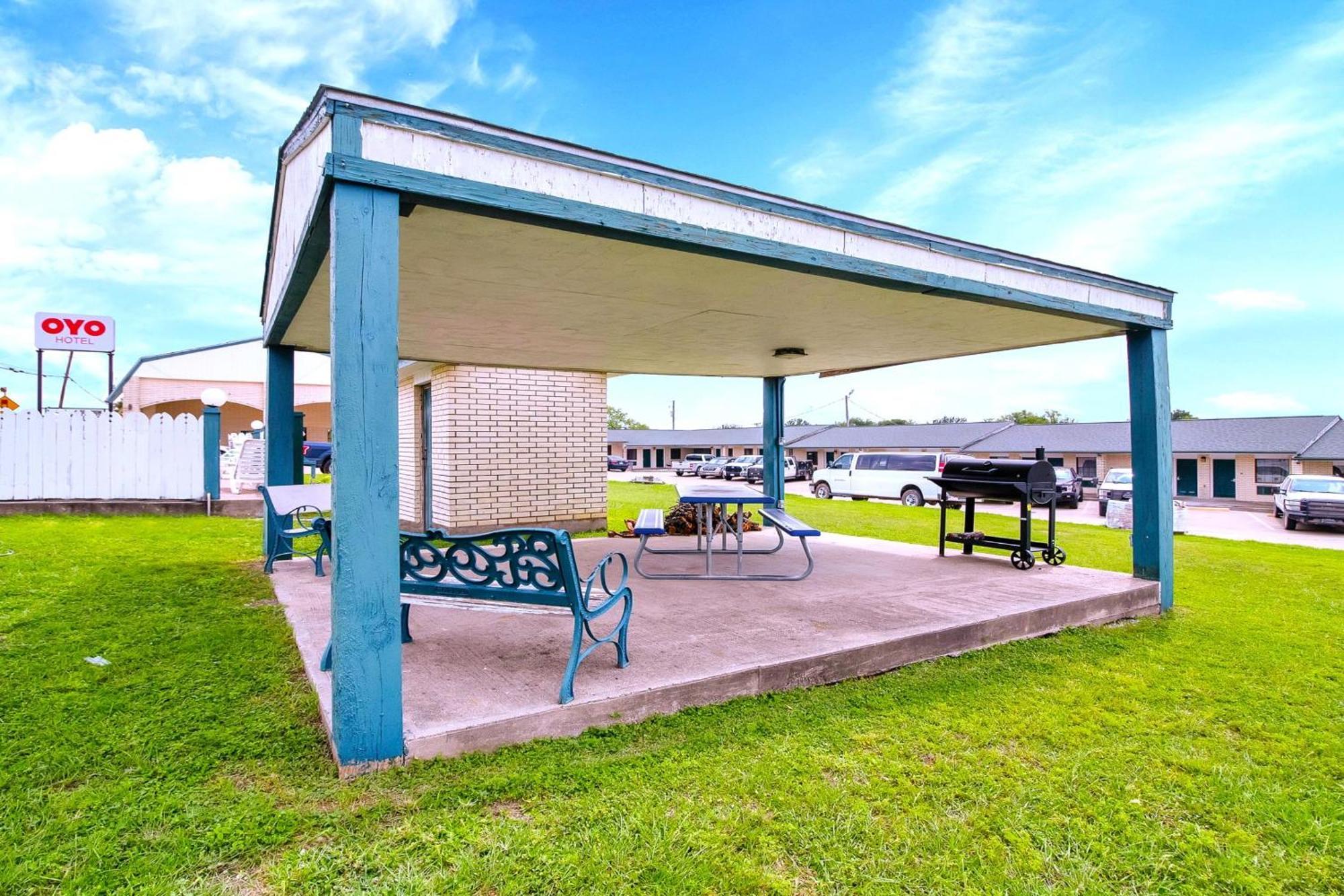 Three Rivers Executive Inn & Suites By Oyo Exterior foto