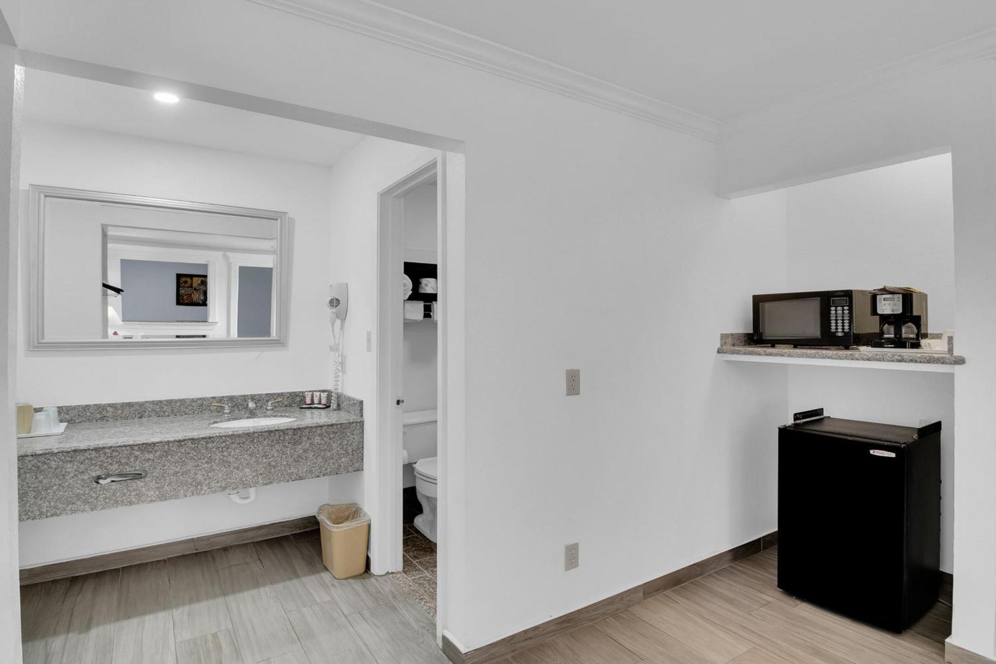 Three Rivers Executive Inn & Suites By Oyo Exterior foto