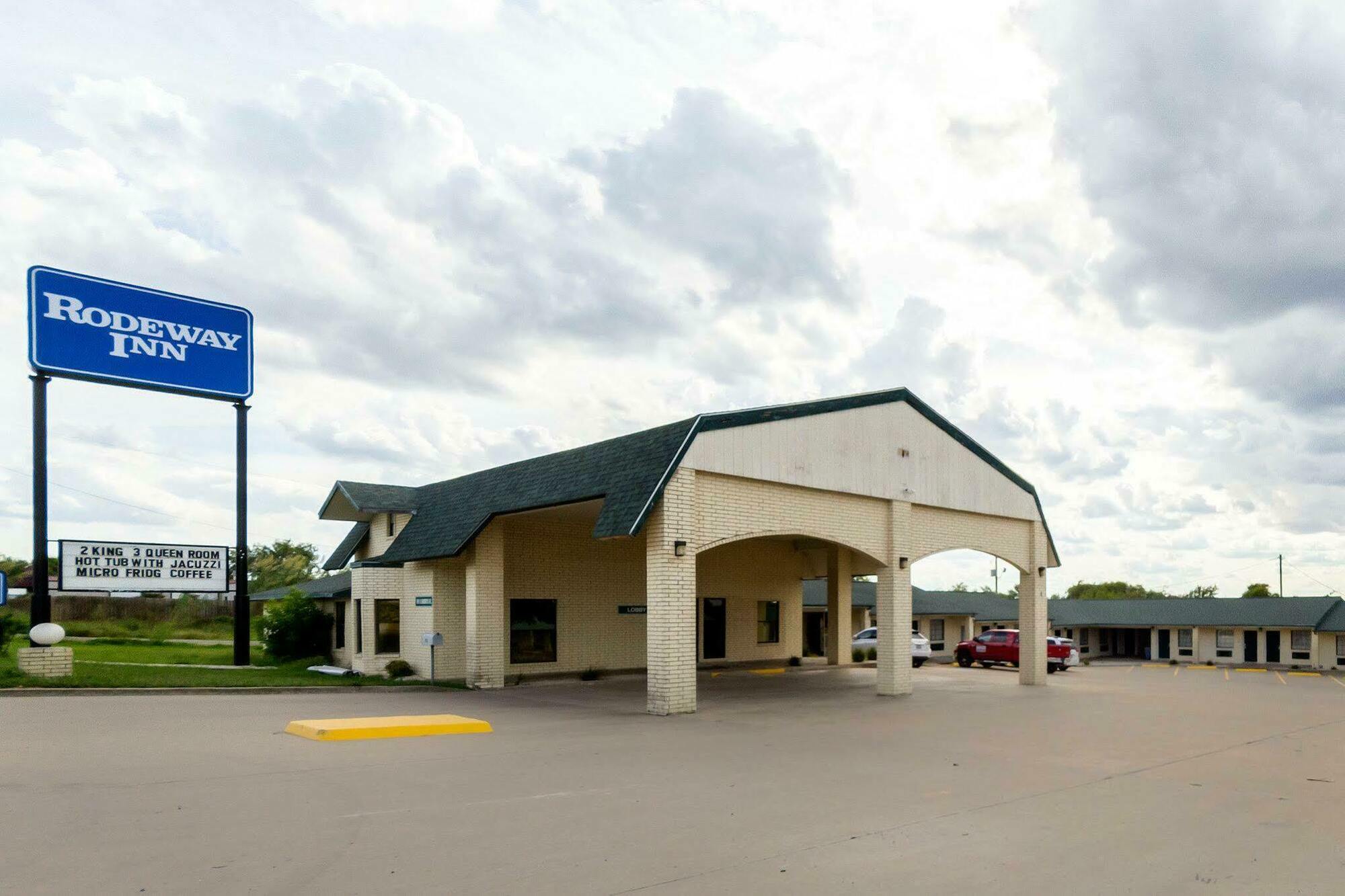 Three Rivers Executive Inn & Suites By Oyo Exterior foto